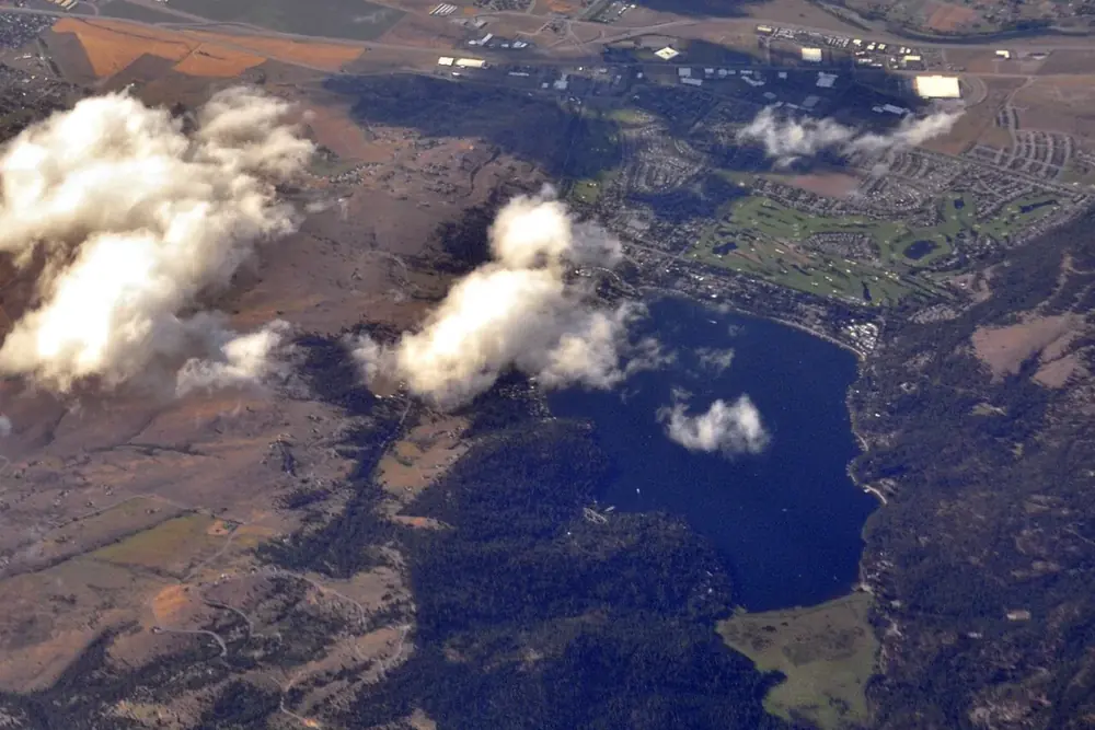 Aerial view of Liberty Lake, Washington, with homes and a golf course along the lake's north shore